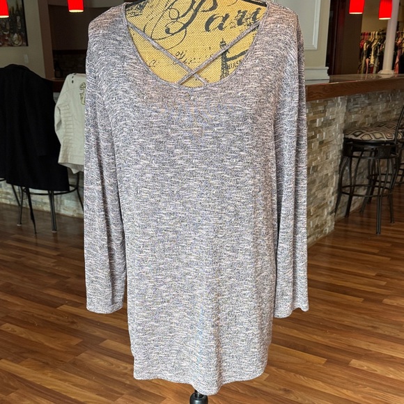 Juicy Couture Tops - Juicy Couture size XXL long sleeve strappy neck gray & pink w/silver studs